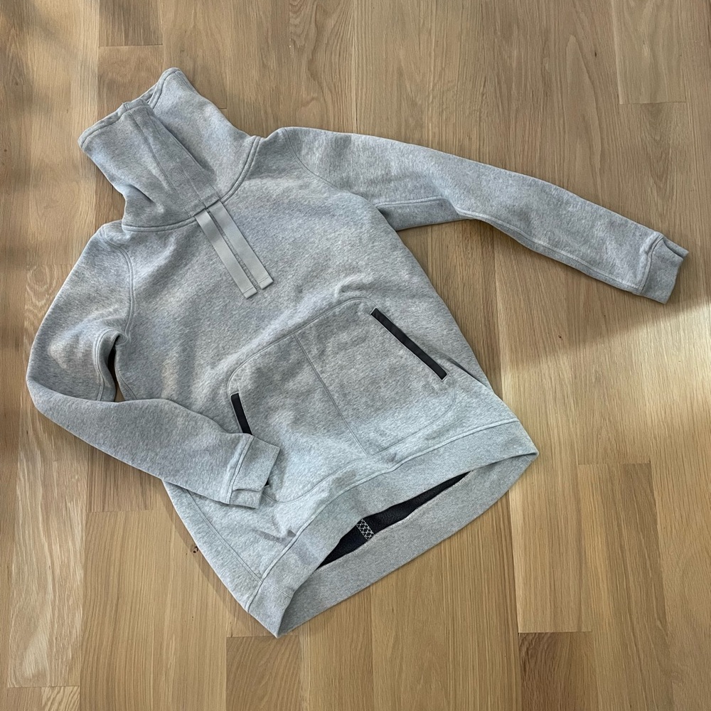 Lululemon funnel neck sweatshirt size 6